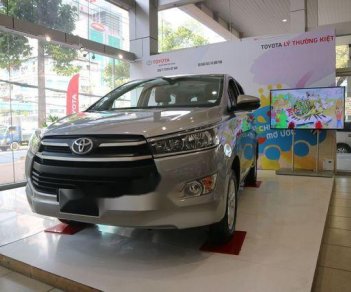 Toyota Innova   E  2018 - Bán ô tô Toyota Innova E sản xuất năm 2018, màu bạc, 683 triệu