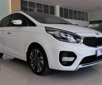 Kia Rondo GAT 2017 - Cần bán Kia Rondo bản GAT năm sản xuất 2017, màu trắng