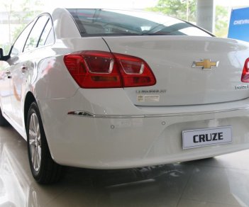 Chevrolet Cruze 2018 - Bán Cruze số sàn, màu trắng quá đẹp, giá chỉ 589tr. Gọi ngay để được hưởng nhiều ưu đãi giá trị