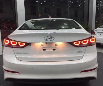 Hyundai Elantra 2018 - Bán ô tô Hyundai Elantra năm sản xuất 2018, màu đỏ giá cạnh tranh