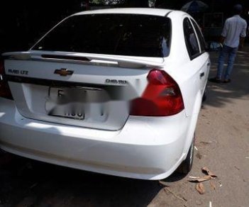 Chevrolet Aveo 2017 - Cần bán gấp Chevrolet Aveo sản xuất 2017, màu trắng, giá tốt