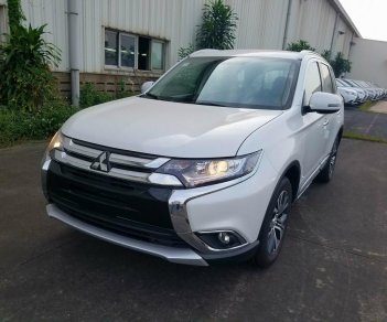 Mitsubishi Stavic 2018 - Bán Mitsubishi Outlander 2.0CVT, 2018, giảm giá sốc tháng 6, hỗ trợ trả góp lên đến 80% giá trị xe. Hùng: 0981.267.096