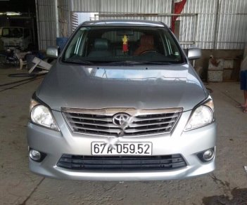 Toyota Innova 2.0E 2012 - Bán Toyota Innova 2.0E năm 2012, màu bạc, giá chỉ 535 triệu