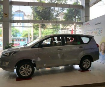 Toyota Innova   E  2018 - Bán ô tô Toyota Innova E sản xuất năm 2018, màu bạc, 683 triệu