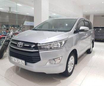 Toyota Innova 2017 - Bán xe Toyota Innova đời 2017, màu bạc số sàn, 725 triệu