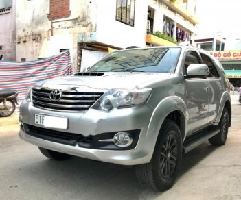 Toyota Fortuner G 2016 - Bán Toyota Fortuner G năm 2016, màu bạc xe gia đình, 910tr