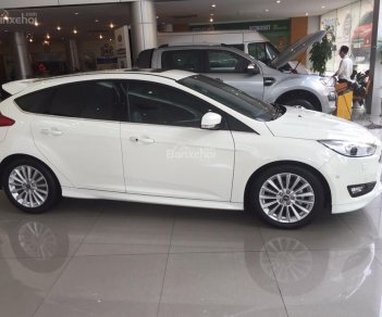 Ford Focus 2018 - Bán Ford Focus 2018 - quà tặng tiền mặt kèm phụ kiện full theo xe. Alo em Tuấn Anh 096 69 379 89