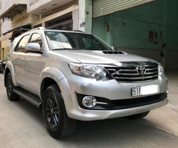 Toyota Fortuner G 2016 - Bán Toyota Fortuner G năm 2016, màu bạc xe gia đình, 910tr