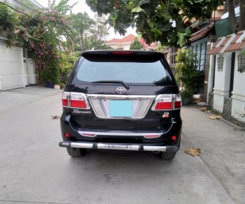 Toyota Fortuner V 2010 - Cần bán nhanh xe Fortuner 2010 tự động 4x4 xăng, màu đen còn rất đẹp