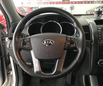 Kia Sorento 2.4AT 2014 - Cần bán lại xe Kia Sorento 2.4AT năm sản xuất 2014, màu bạc  