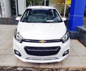 Chevrolet Spark 2018 - Cần bán Chevrolet Spark sản xuất năm 2018, màu trắng, giá chỉ 389 triệu