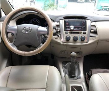 Toyota Innova 2015 - Cần bán xe Toyota Innova năm sản xuất 2015, màu bạc số sàn giá cạnh tranh