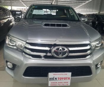 Toyota Hilux 3.0 2016 - Bán ô tô Toyota Hilux 3.0 đời 2016, màu bạc, nhập khẩu xe gia đình