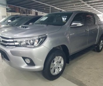 Toyota Hilux 3.0 2016 - Bán ô tô Toyota Hilux 3.0 đời 2016, màu bạc, nhập khẩu xe gia đình