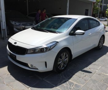 Kia Cerato MT 2017 - Bán Kia Cerato MT năm sản xuất 2017, màu trắng, giá cạnh tranh, giao xe nhanh