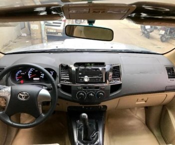 Toyota Fortuner G 2016 - Bán Toyota Fortuner G năm 2016, màu bạc xe gia đình, 910tr