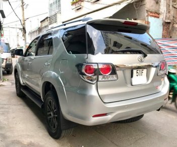 Toyota Fortuner G 2016 - Bán Toyota Fortuner G năm 2016, màu bạc xe gia đình, 910tr