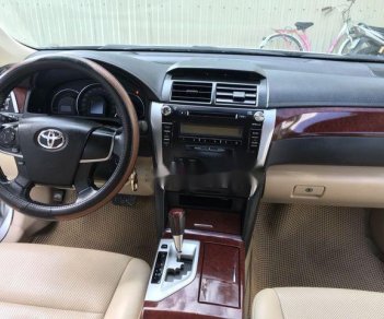 Toyota Camry 2014 - Bán Toyota Camry đời 2014, màu bạc