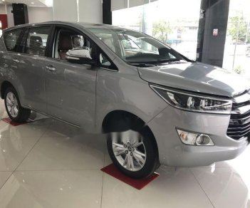 Toyota Innova  2.0V   2018 - Bán xe Toyota Innova 2.0V 2018, màu bạc