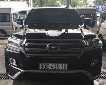 Toyota Land Cruiser  5.7 AT  2016 - Chính chủ bán Toyota Land Cruiser 5.7 AT đời 2016, màu đen