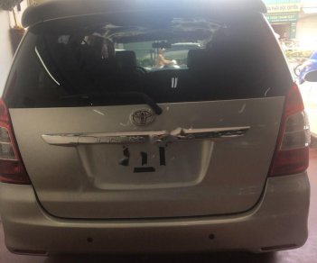 Toyota Innova 2.0E 2013 - Bán xe Toyota Innova 2.0E năm 2013, màu bạc