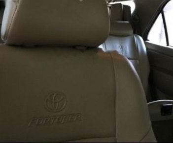 Toyota Fortuner 2.5G 2010 - Bán Toyota Fortuner 2.5G đời 2010, màu bạc số sàn