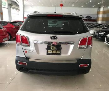 Kia Sorento 2.4AT 2014 - Cần bán lại xe Kia Sorento 2.4AT năm sản xuất 2014, màu bạc  