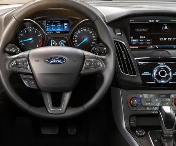 Ford Focus 2018 - Bán Ford Focus 2018 - quà tặng tiền mặt kèm phụ kiện full theo xe. Alo em Tuấn Anh 096 69 379 89