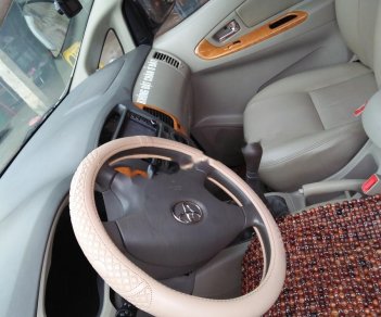 Toyota Innova G 2010 - Cần bán gấp Toyota Innova G sản xuất năm 2010, màu bạc