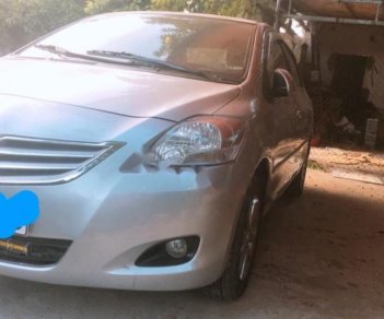 Toyota Vios 2010 - Cần bán gấp Toyota Vios sản xuất 2010, màu bạc