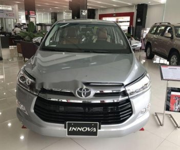 Toyota Innova  2.0V   2018 - Bán xe Toyota Innova 2.0V 2018, màu bạc