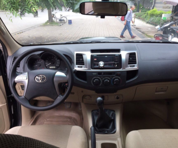 Toyota Hilux 2.5E  2013 - Cần bán xe Toyota Hilux 2.5E đời 2014, màu đen, 495 triệu, nhập khẩu nguyên chiếc