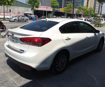 Kia Cerato MT 2017 - Bán Kia Cerato MT năm sản xuất 2017, màu trắng, giá cạnh tranh, giao xe nhanh