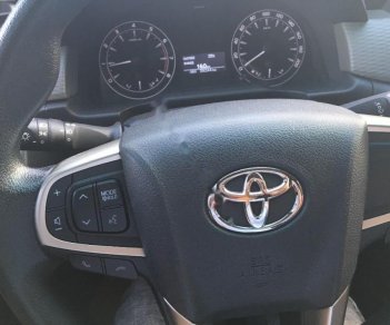 Toyota Innova 2017 - Bán Toyota Innova đời 2017, màu xám số tự động, giá tốt
