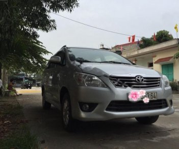 Toyota Innova E 2013 - Cần bán lại xe Toyota Innova E 2013, màu bạc xe gia đình, giá 485tr