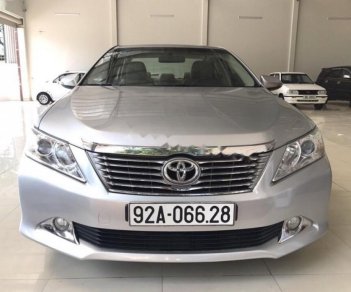 Toyota Camry 2.0E 2013 - Cần bán gấp Toyota Camry 2.0E đời 2013, màu bạc chính chủ, 760 triệu