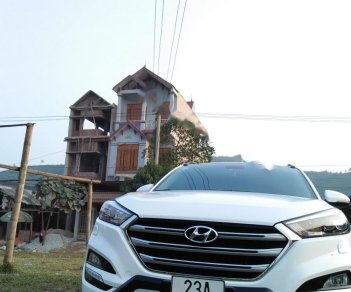 Hyundai Tucson 2016 - Bán Hyundai Tucson sản xuất năm 2016, màu trắng, nhập khẩu nguyên chiếc chính chủ