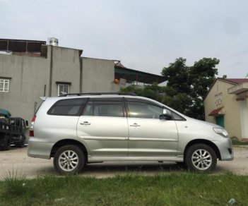 Toyota Innova E 2013 - Cần bán lại xe Toyota Innova E 2013, màu bạc xe gia đình, giá 485tr