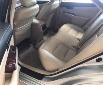 Toyota Camry 2.0E 2013 - Cần bán gấp Toyota Camry 2.0E đời 2013, màu bạc chính chủ, 760 triệu