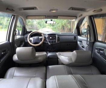 Toyota Innova E 2013 - Cần bán lại xe Toyota Innova E 2013, màu bạc xe gia đình, giá 485tr