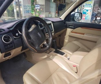 Ford Everest 2.5L 4x2 AT 2010 - Cần bán gấp Ford Everest 2.5L 4x2 AT năm sản xuất 2010, màu xám xe gia đình