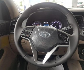 Hyundai Tucson 2.0 ATH 2018 - Cần bán xe Hyundai Tucson 2.0 ATH đời 2018, màu đen, 828 triệu