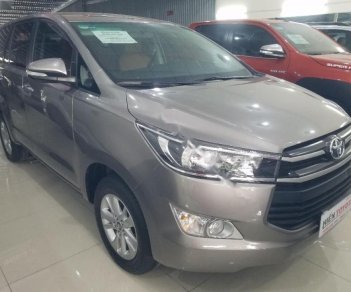 Toyota Innova 2.0E 2017 - Bán Toyota Innova 2.0E sản xuất 2017 xe gia đình giá cạnh tranh