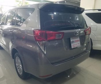 Toyota Innova 2.0E 2017 - Bán Toyota Innova 2.0E sản xuất 2017 xe gia đình giá cạnh tranh