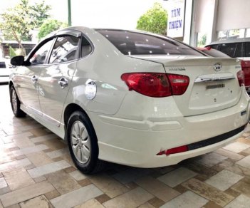 Hyundai Avante 2013 - Bán Hyundai Avante đời 2013, màu trắng số sàn