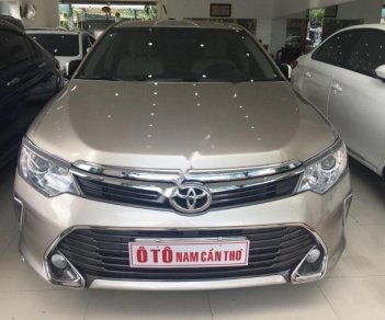 Toyota Camry 2.0E 2016 - Cần bán Toyota Camry 2.0E đời 2016, giá chỉ 935 triệu