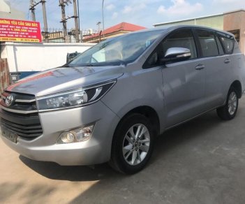 Toyota Innova 2.0E 2017 - Cần bán Toyota Innova 2.0E đời 2017, màu bạc, 705tr