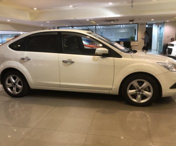 Ford Focus 1.8L  2011 - Bán xe Ford Focus 1.8L Hatchback đời 2011, màu trắng, xe chính hãng