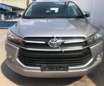 Toyota Innova 2.0E 2017 - Cần bán Toyota Innova 2.0E đời 2017, màu bạc, 705tr