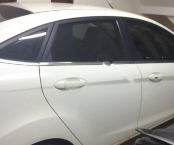 Ford Fiesta Titanium 2014 - Cần bán Ford Fiesta Titanium năm sản xuất 2014, màu trắng 